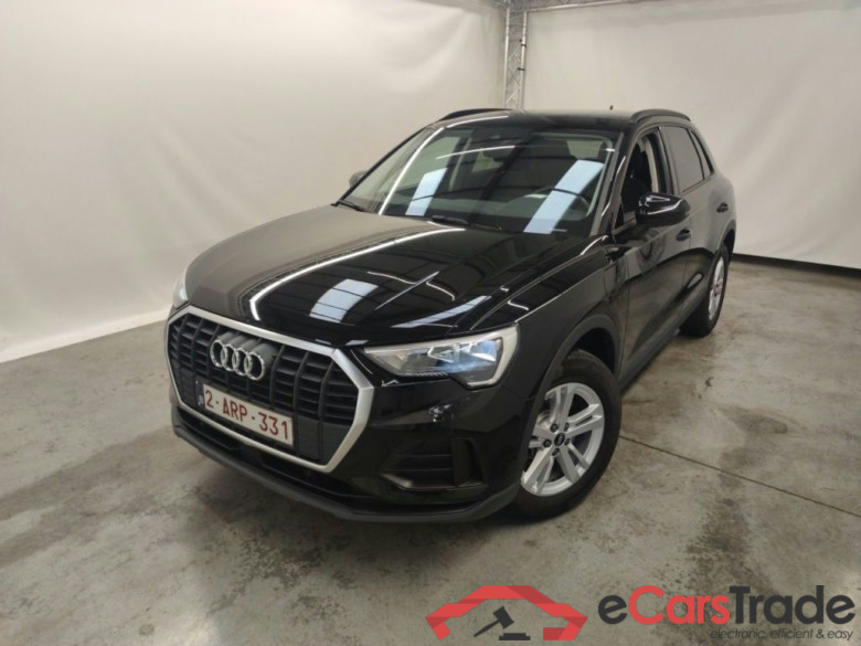 Audi Q3 45 TFSI e S tronic 5d #1
