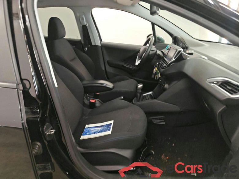 Peugeot 208 Signature 1.2 PureTech 82 5d  d.riem 07-2025 #3