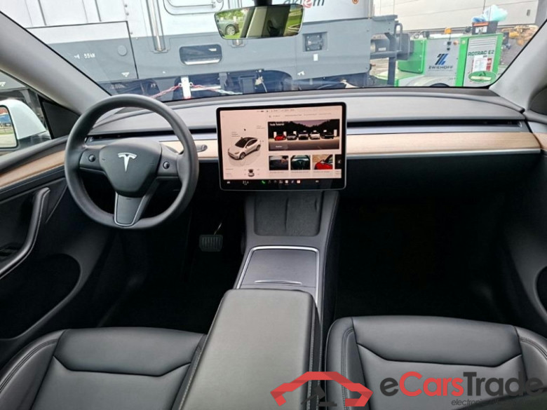 TESLA Model Y  #4