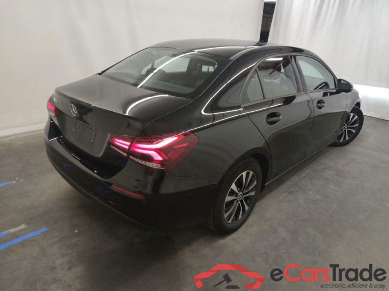 Mercedes-Benz A-Klasse Limousine A 180 Business Solution Essential Aut. 4d #2