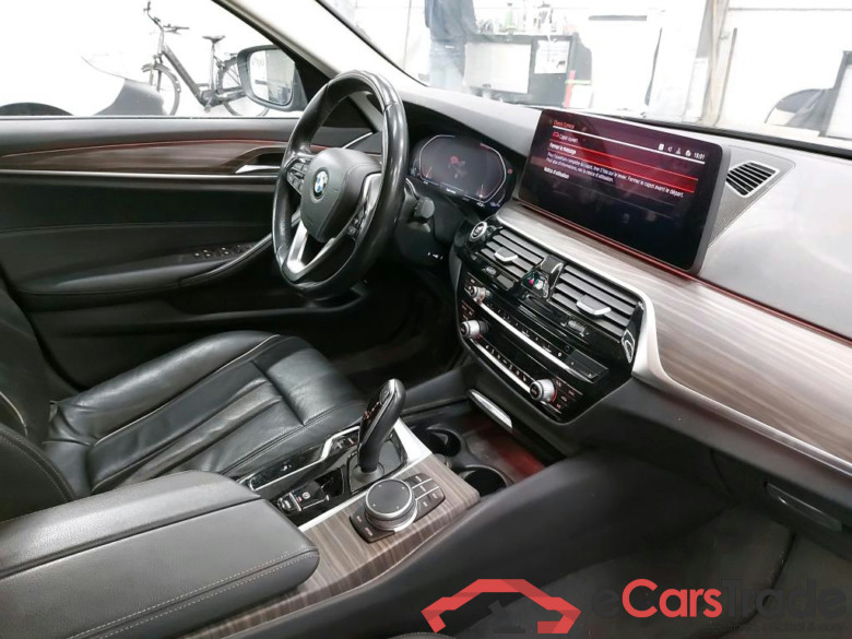 BMW - BMW 5 BERLINE 520iA 163PK Business Edition With Heated Dakota Seats & Driving Assistant Pack & Trailer Towing Hook * PETROL * #3