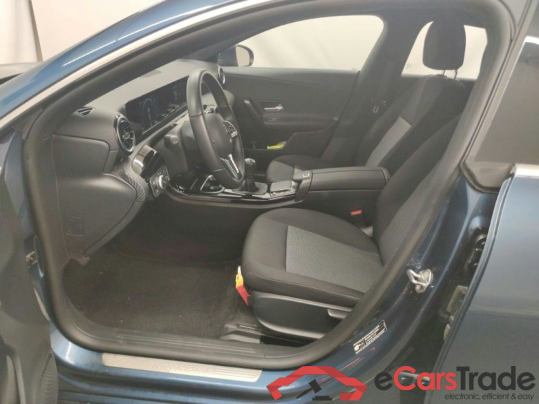 Mercedes-Benz CLA Shooting Brake CLA 180 Business Solution Essential 5d #3
