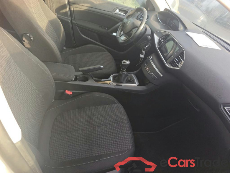 PEUGEOT 308 / 2017 / 5P / berlina con portón 5p Active Pack BlueHDi 130 S&S #6