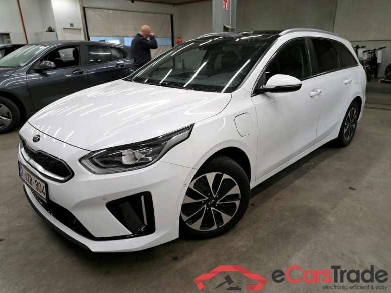KIA - KIA CEED SPORTSWAGON 1.6 GDi PHEV 141PK ISG DCT Sense & Navigation & Adas Pack & LEather & Pano Roof * HYBRID *