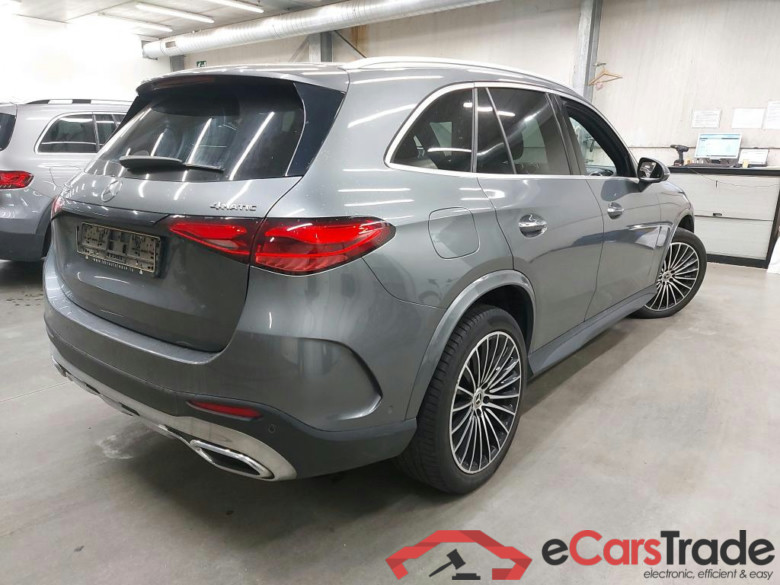 MERCEDES - MER GLC 300 de 333PK DCT 4MATIC AMG Line & Premium Plus With Head Up & KeyLess & Pano Roof & Burmester & DC Charging to 60Kw & Towing Hook With ESP  * HYBRID * #2