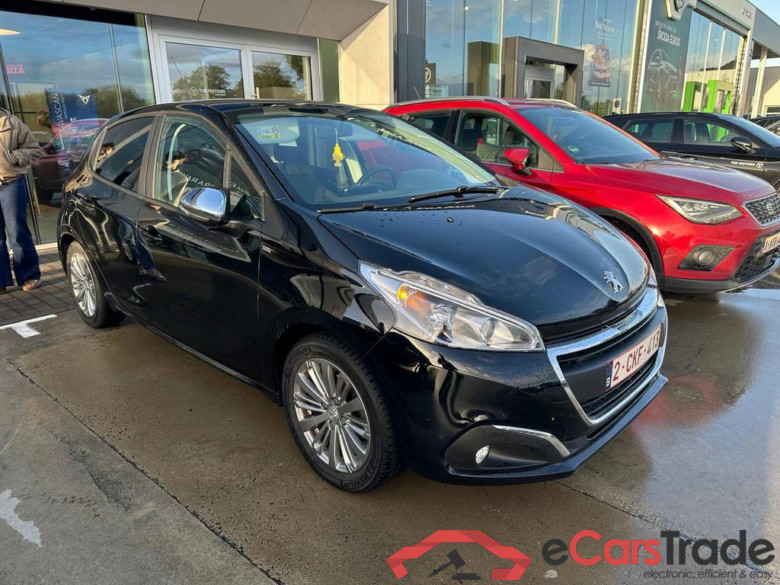 PEUGEOT 208 1.2i PureTech Style #1