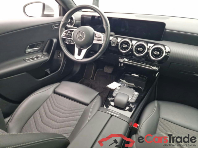 MERCEDES-BENZ A-KLASSE LIMOUSINE 1.3 180 7G-DCT LUXURY LINE #3