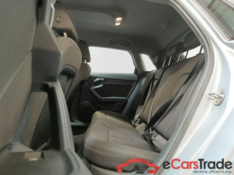 Audi A3 Sportback 2.0 30 TDi 85kW S tronic Attraction BE 5d #3