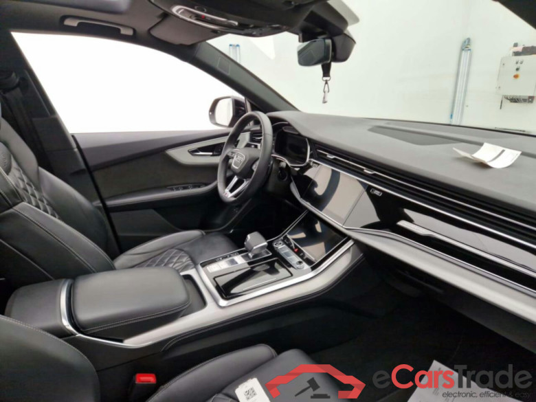 AUDI Q8 60 TFSI e quattro Competition #3