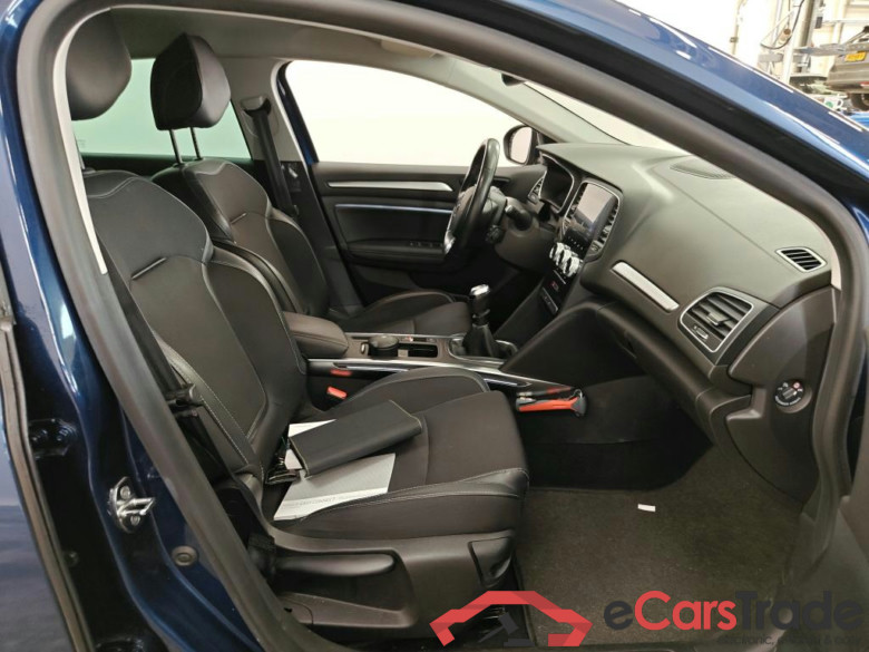 Renault Mégane Estate TCe 140 Intens 5d #3
