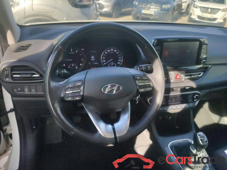 HYUNDAI i30 / 2020 / 5P / berlina con portón 1.5 DPI Klass SLX #3