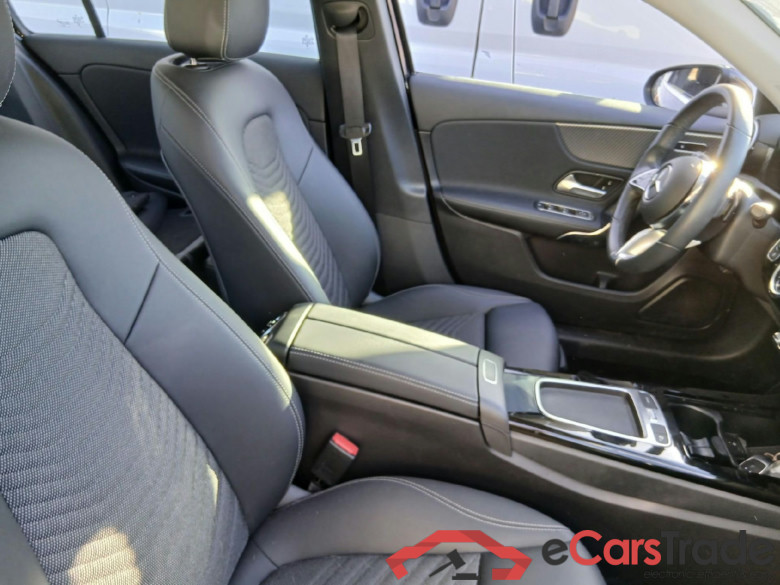 MERCEDES-BENZ Clase A / 2022 / 5P / berlina con portón A 180 #6