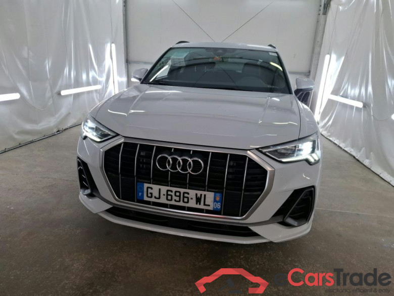 AUDI Q3 / 2018 / 5P / SUV 45 TFSI E 245 S TRONIC S LINE