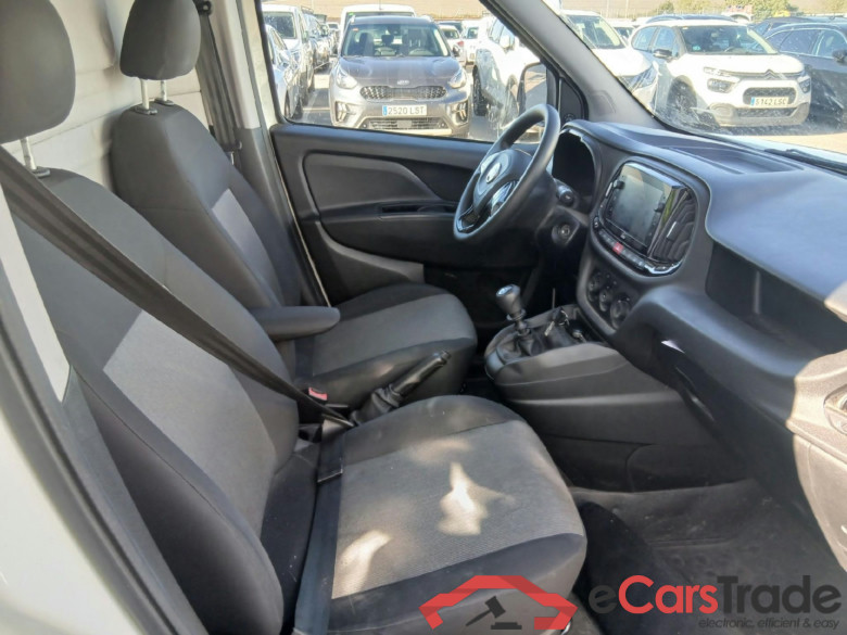 FIAT Doblò Cargo/2015/4P/furgón derivado de turismo Cargo SX 1.6 Mjet 66kW (90CV) (AC) #6