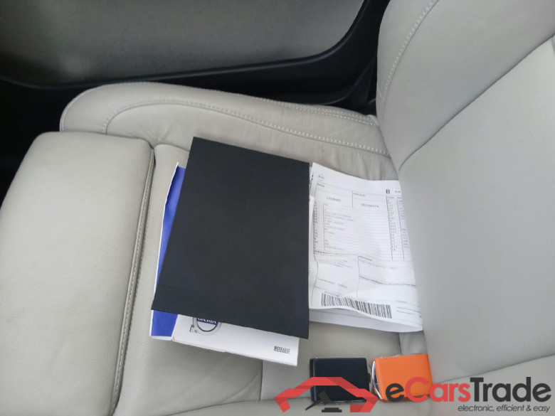 VOLVO XC40 / 2021 / 5P / todoterreno 2.0 B3 G Plus Bright Auto #5