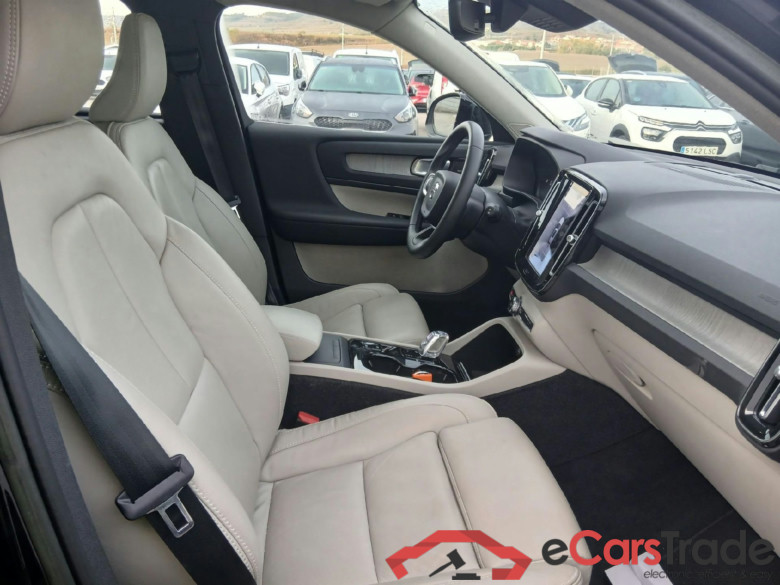 VOLVO XC40 / 2021 / 5P / todoterreno 2.0 B3 G Plus Bright Auto #6