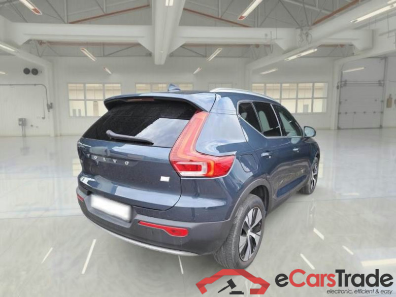 VOLVO XC40 / 2017 / 5P / SUV T5 PLUG-IN HYBRID AUTO RECH INSCRIP EXPR #2