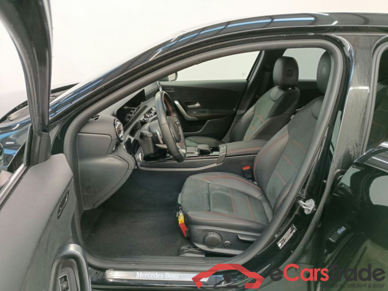 Mercedes-Benz Classe A Berline A 200 AMG Line 4MATIC DCT 4d #3