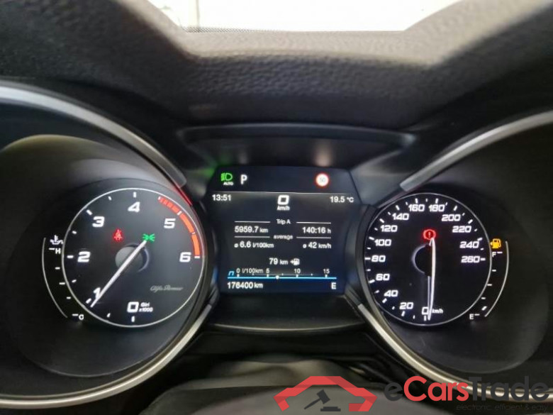 ALFA ROMEO STELVIO / 2017 / 5P / SUV 2.2 TD 210 CV VELOCE AT8 Q4 #4