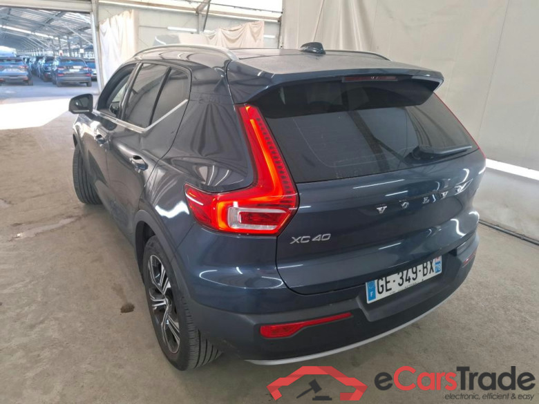 VOLVO XC40 / 2017 / 5P / SUV Recharge T4 211 DCT7 Inscription Luxe #3