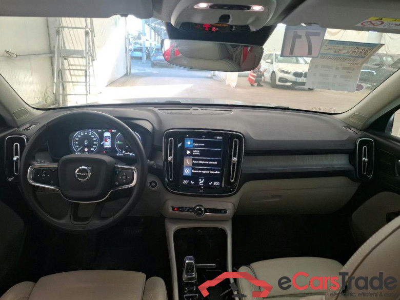 VOLVO XC40 / 2017 / 5P / SUV Recharge T4 211 DCT7 Inscription Luxe #6