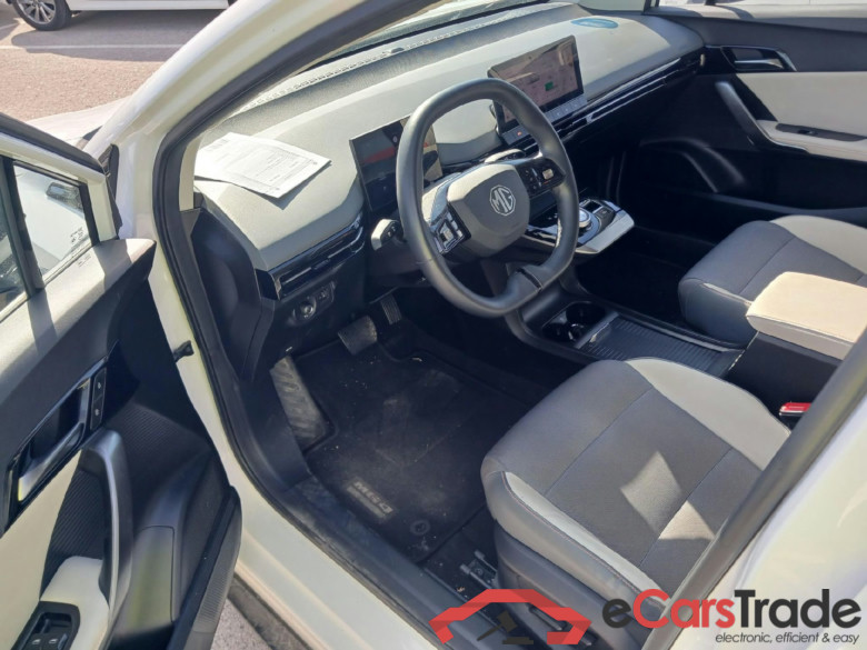 MG MG4 / 2022 / 5P / berlina con portón 64kWh Luxury #3
