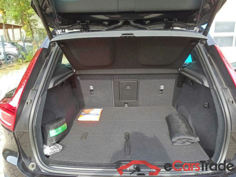 Volvo XC40 (2017->) DE - SUV5 B4 2WD EU6d, Plus Dark, (Facelift) 2022 - 2024 #3