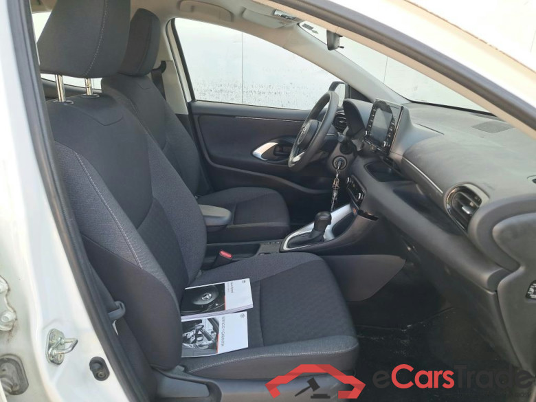 TOYOTA Yaris / 2020 / 5P / berlina con portón 1.5 120H Business Plus #6