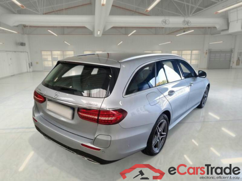 MERCEDES-BENZ CLASSE E / 2020 / 5P / STATION WAGON E300 DE 4MATIC PLUG IN HYBRID PREMIUM #2